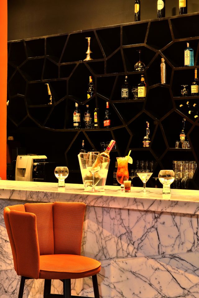 cocktail lounge
